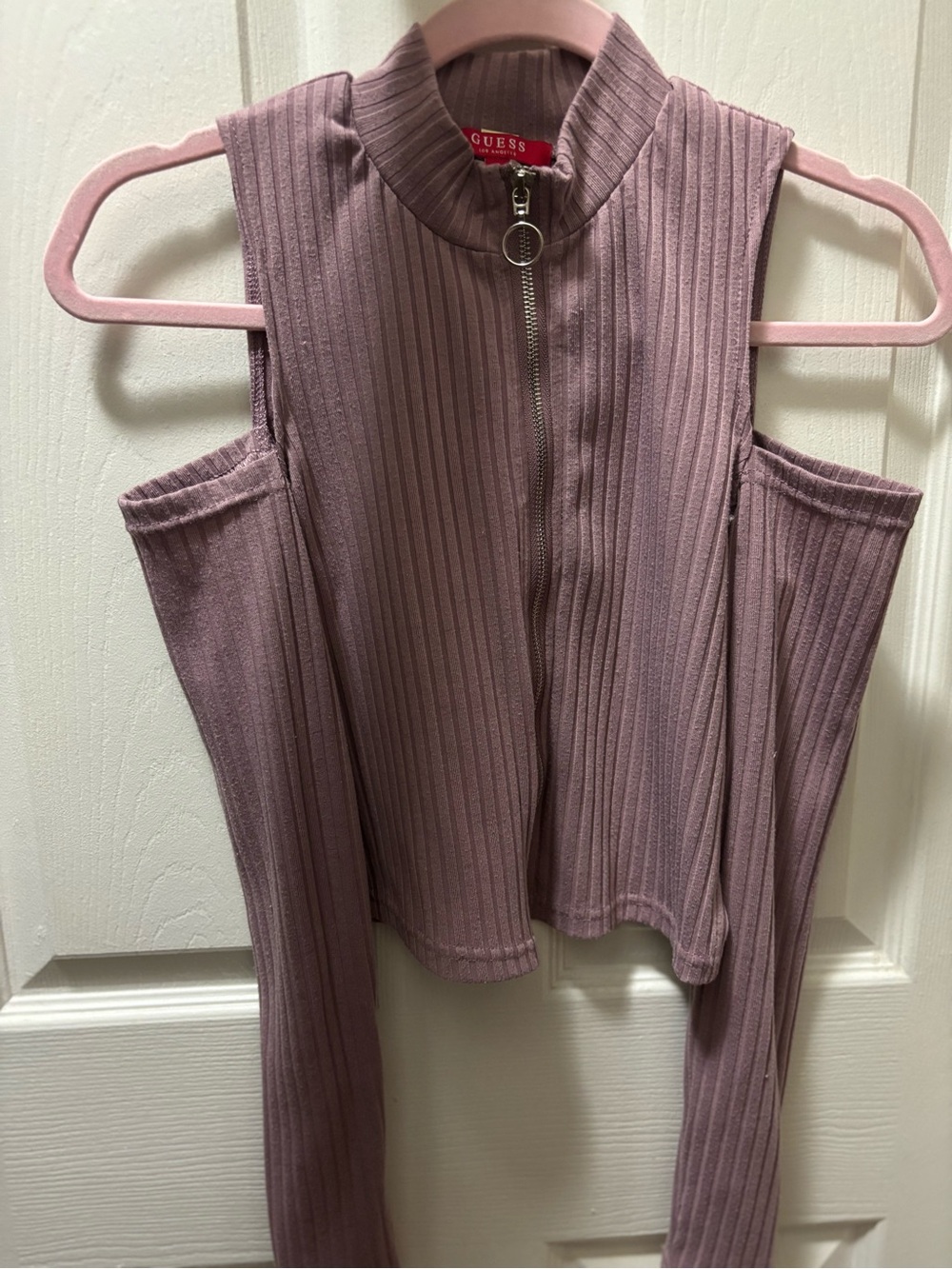 Guess Mauve Ribbed Cold-Shoulder Zip-Up Crop Top